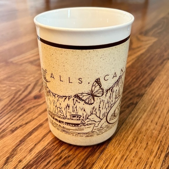 Vintage Niagara Falls Canada 16oz Tall Tan Coffee Mug With White Rim & Etching - Picture 4 of 15